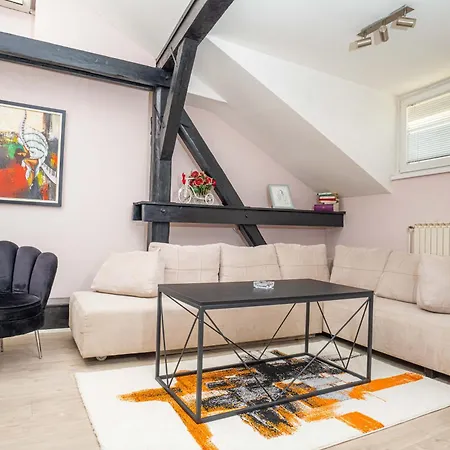 He-ra With Free Parking Szkopje