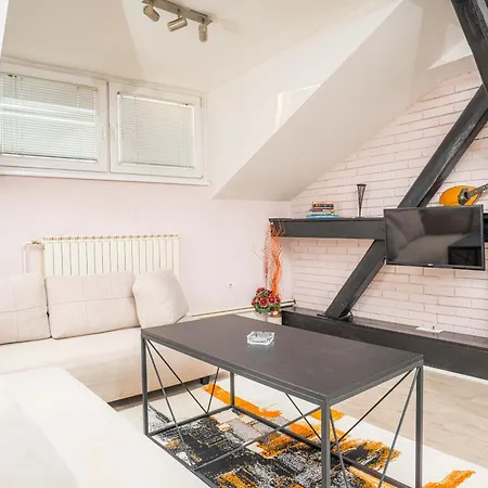 He-ra With Free Parking Skopje