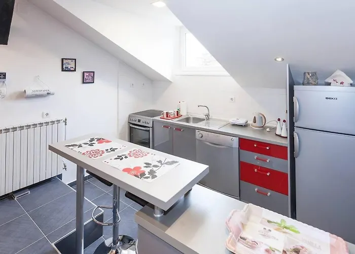 He-ra With Free Parking *