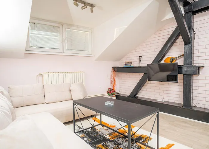 He-ra With Free Parking Skopje